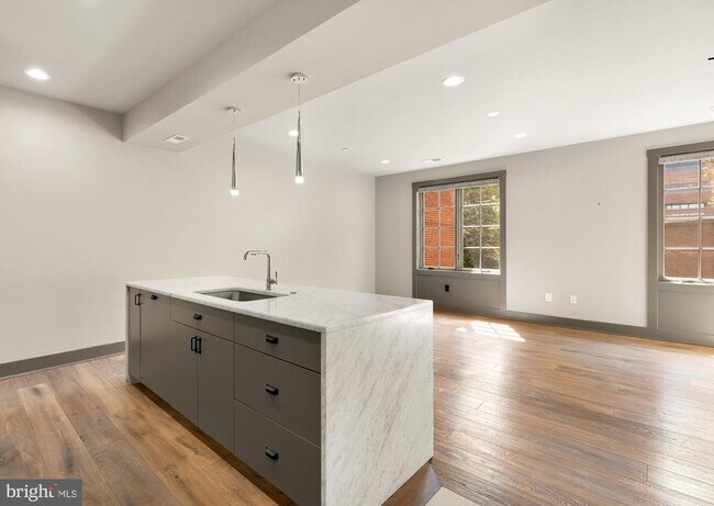 Building Photo - 3220 Grace St NW Unit 5