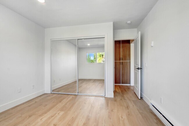Photo - 930 N Martel