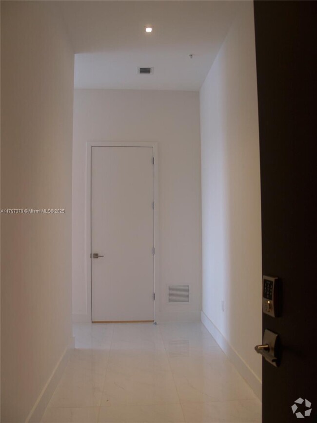 Building Photo - 301 Altara Ave Unit 313 Rental