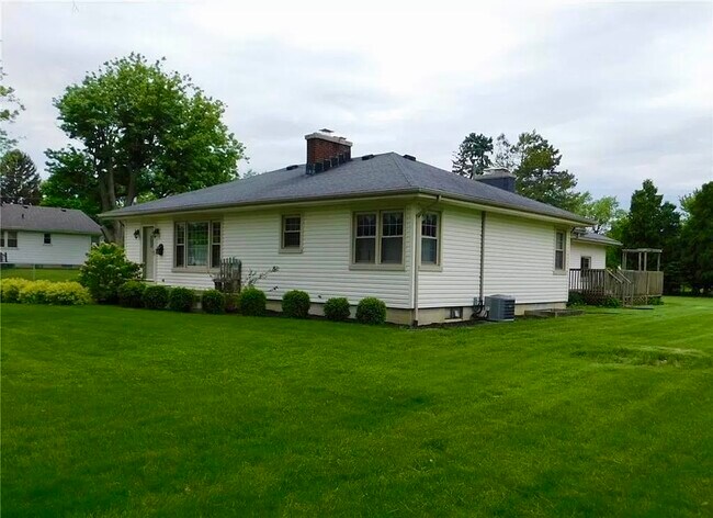 Photo - 132 W Ruth St House