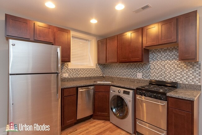 Photo - 556 W Arlington Pl Unit J06W