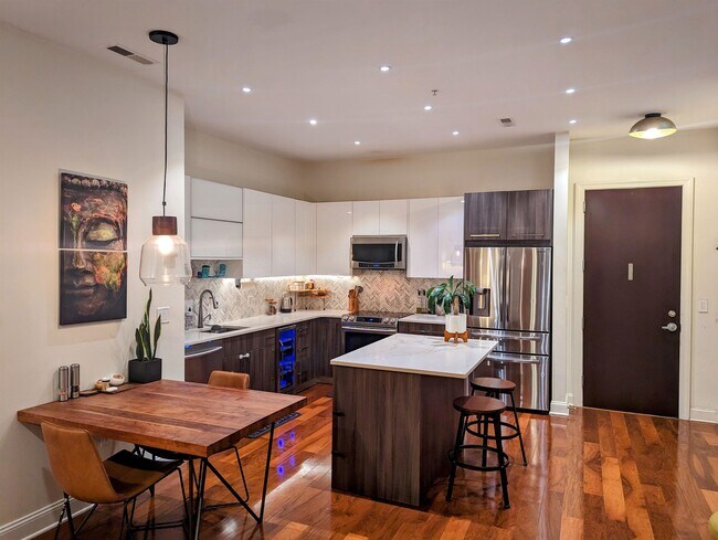 Photo - 20 Ave at Port Imperial Unit 531