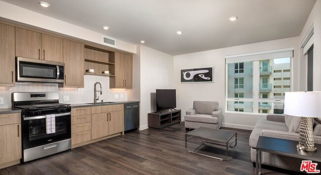 Photo - 1340 S Hill St Unit 201