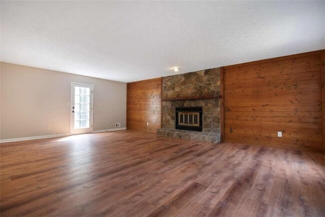 Photo - 380 Benjamin Cir