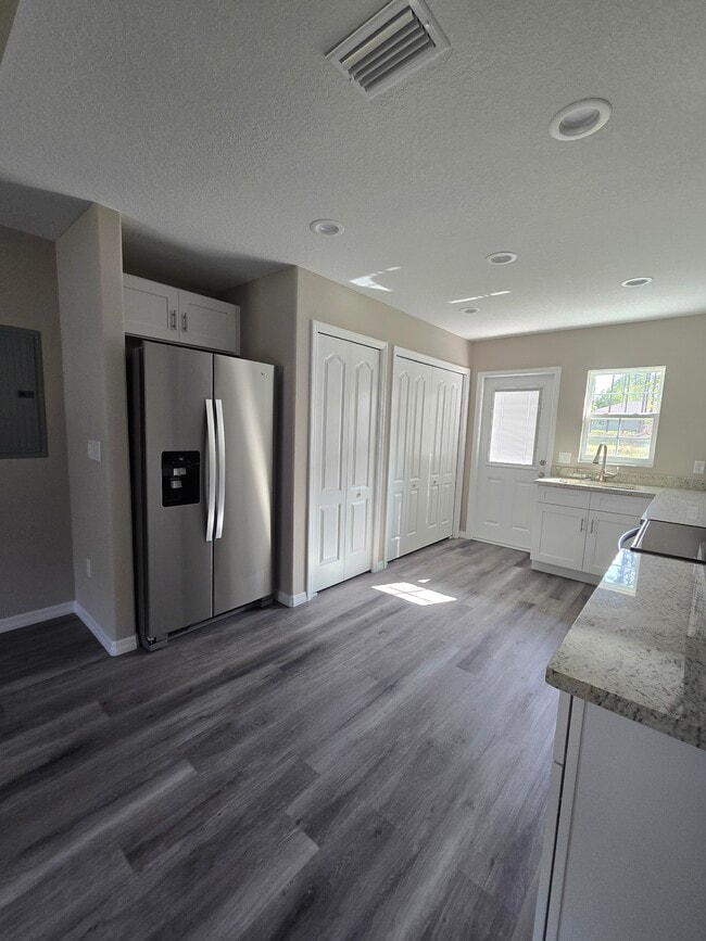 Photo - 9400 N Travis Dr