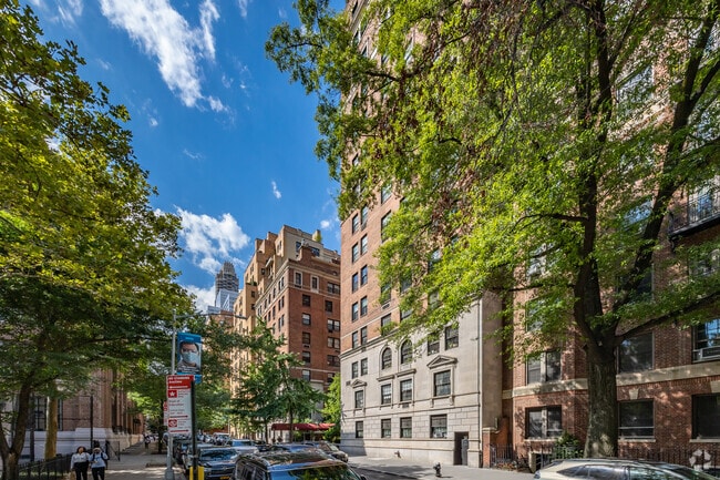 Photo - 333 E 68th St