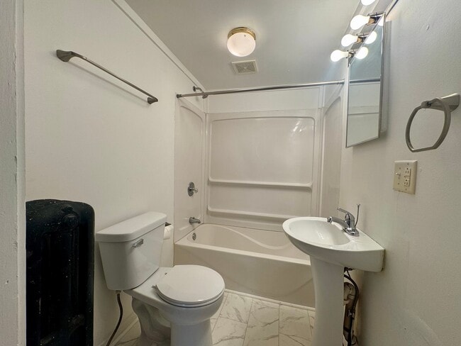 Photo - 301 E Burlington Ave Unit Apt 1