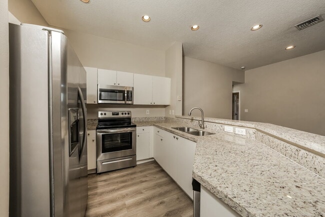 Photo - 966 Bluewood Terrace