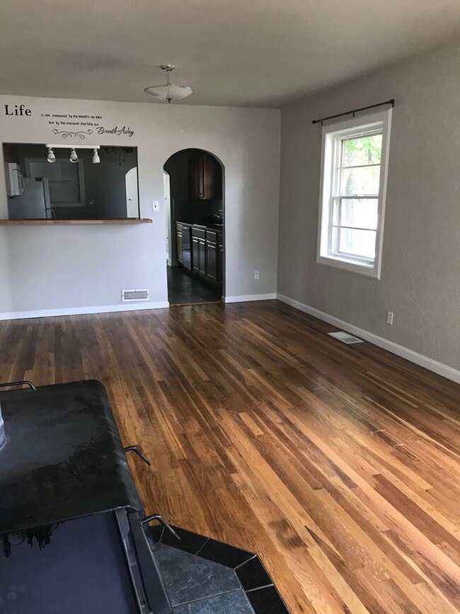 Building Photo - 2 BEDROOMS, 2 BATHROOMS, WITH 2 BONUS ROOMS AND A SECOND KITCHEN!