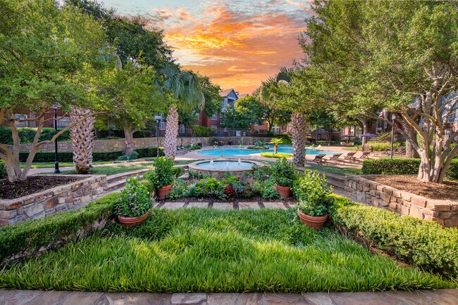 Photo - MAA Grand Courtyards