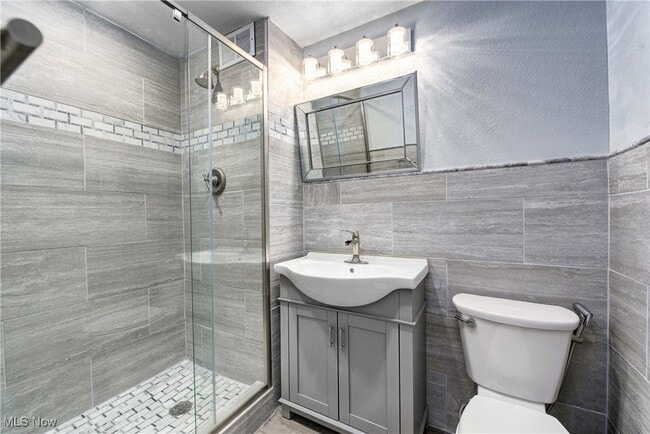 Building Photo - 12520 Edgewater Dr Unit 1506