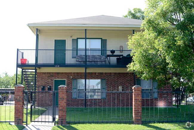 Building Photo - 1318 James Ave Unit A Rental