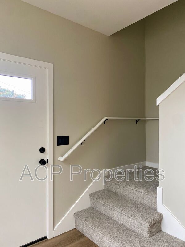 Photo - 110 Baker St