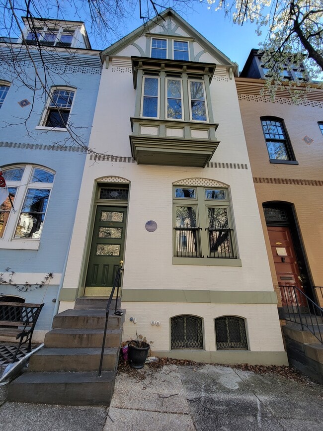 Building Photo - 1215 John St Unit 2