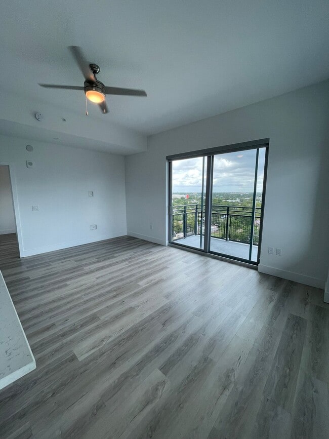 Photo - 147 NW 32nd St Unit B1