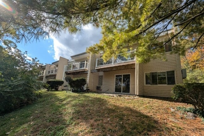 Building Photo - Stewart Woods