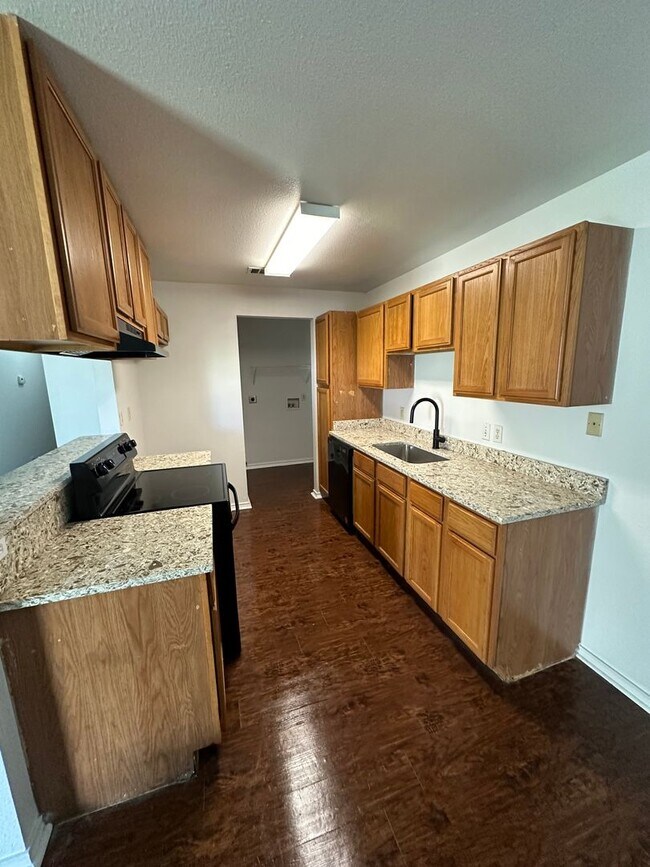 Photo - MARY8200-02 Unit 8202