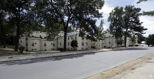Riverside Village Apartments