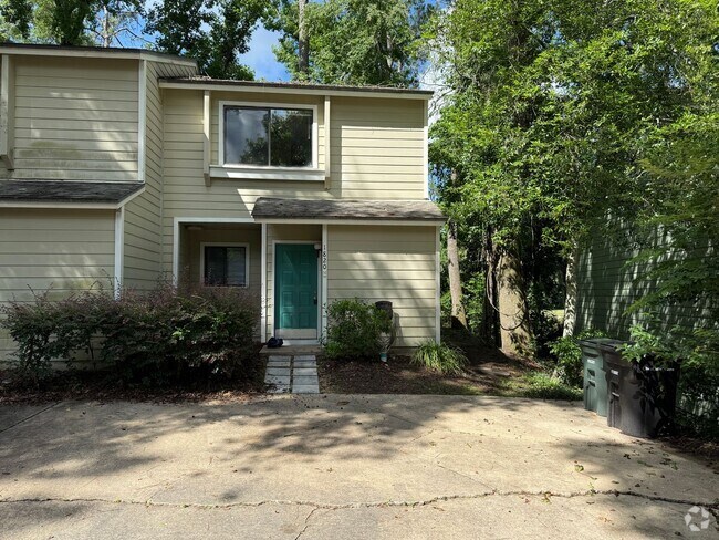 Building Photo - Golf Course! 2 Bed / 2.5 Bath End Unit Tow... Rental