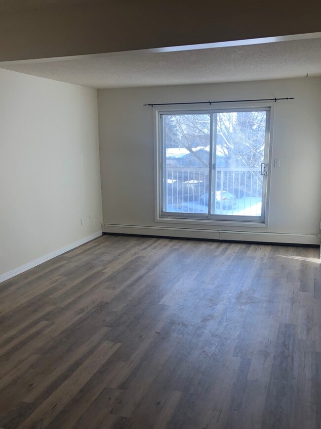 Building Photo - Ridgewood Manor