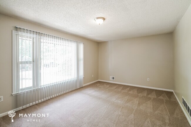 Photo - 212 Raintree Dr