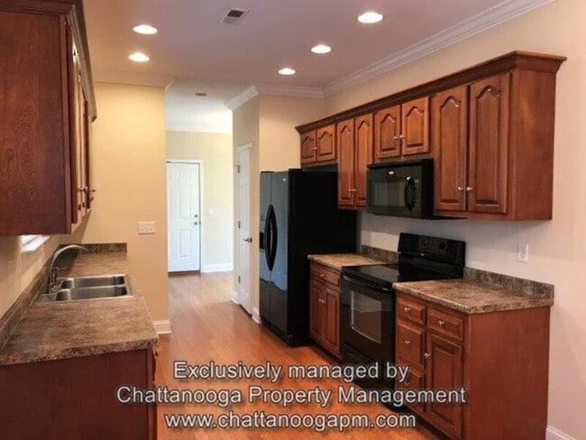 Photo - 525 Callaway Ct