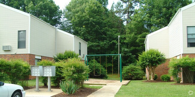 Photo - Giles Apartments