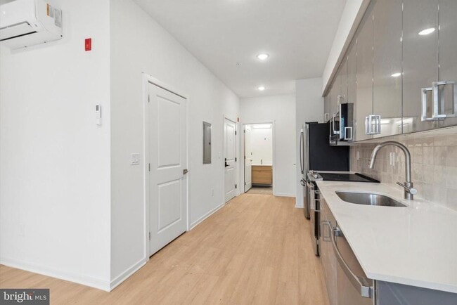 Photo - 245 N 12th St