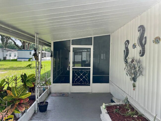 Photo - 825 W Colonial Cir