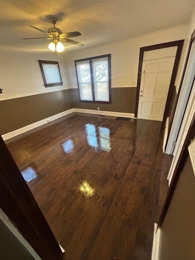 Photo - 819 Covert Ave