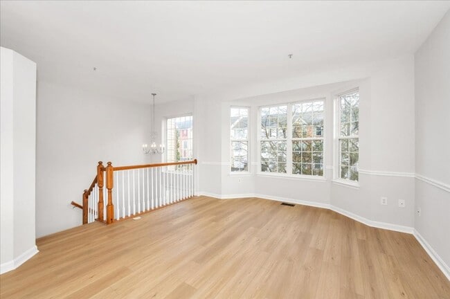 Photo - Fantastic End Unit Townhouse For Lease