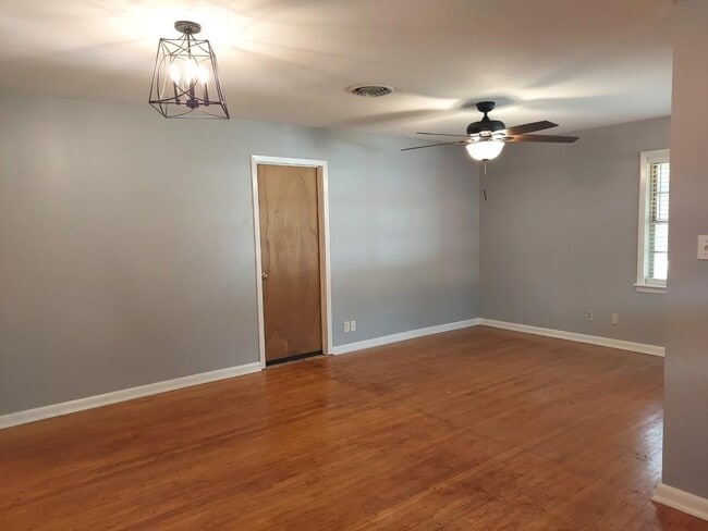 Building Photo - 4933 Nina Lee Ln