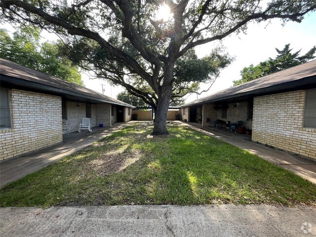 Building Photo - 912 Avenue H Rental