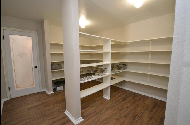 Photo - 9543 Summerbrook