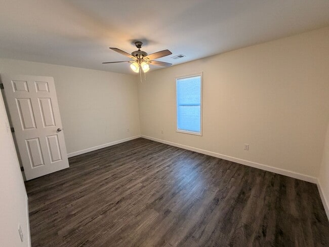 Photo - Available now! 2BR, 1BA Duplex in Super Convenient Location