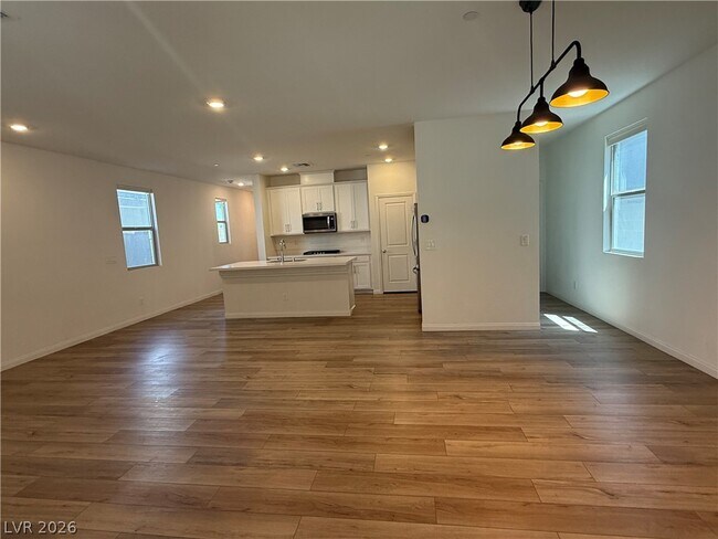 Photo - 1587 Pacific Baza St
