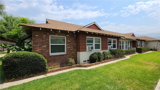 Photo - 2542 N Buena Vista St Unit 2544