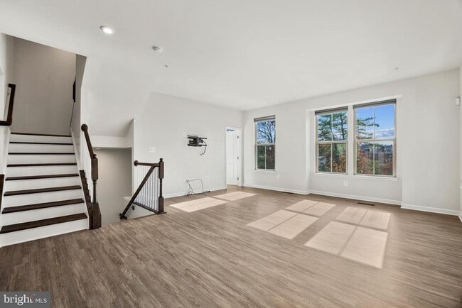 Photo - 10012 Aerospace Rd