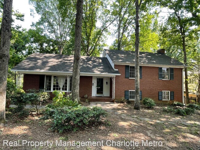 3 br, 3 bath House - 1124 Linda Lane - 3 br, 3 bath House - 1124 Linda Lane