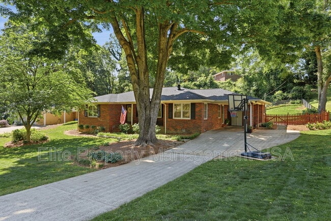 1338 Northwood Cir NE