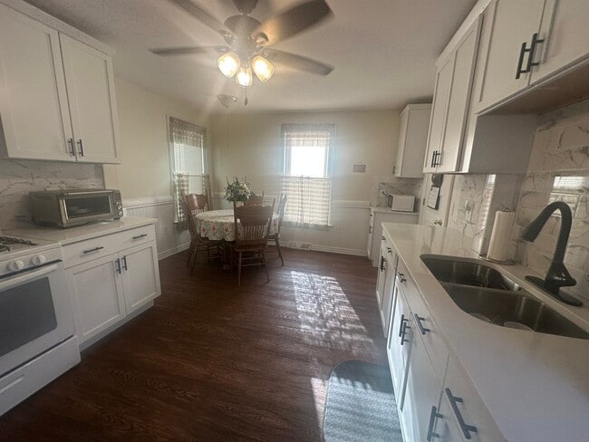 Kitchen/Eat in Kitchen - 145 Main St Unit 1st Fl Rental