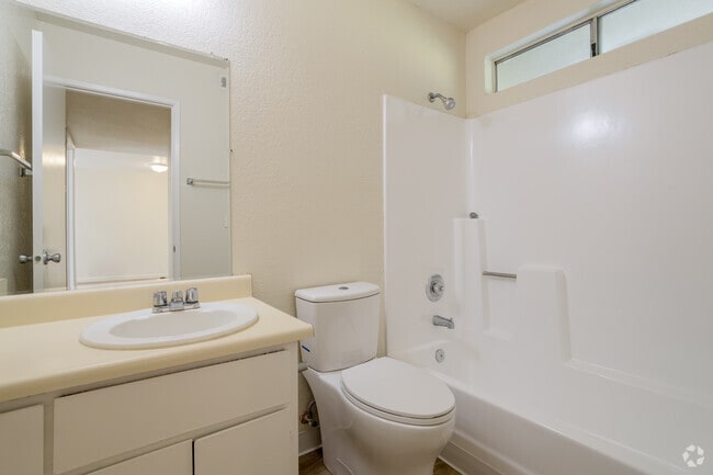 1BR, 1BA - 663SF - Birchwood Apartments