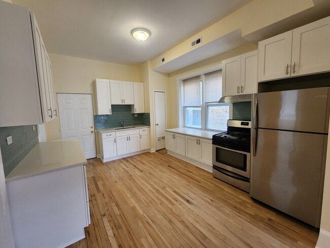 Building Photo - 1420 N Western Ave Unit 2R Rental