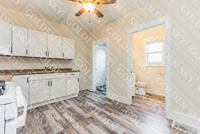Building Photo - 1821 Grand Ave Rental