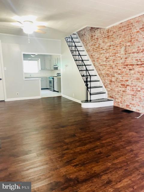 Building Photo - 2140 S Iseminger St Rental