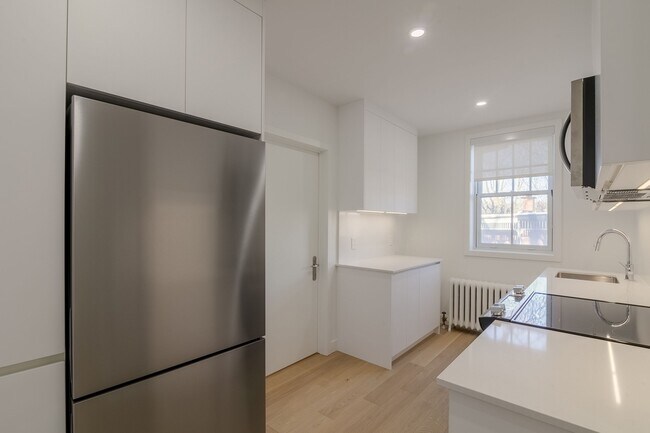 Building Photo - 266 Av. Lansdowne Unit 0012A