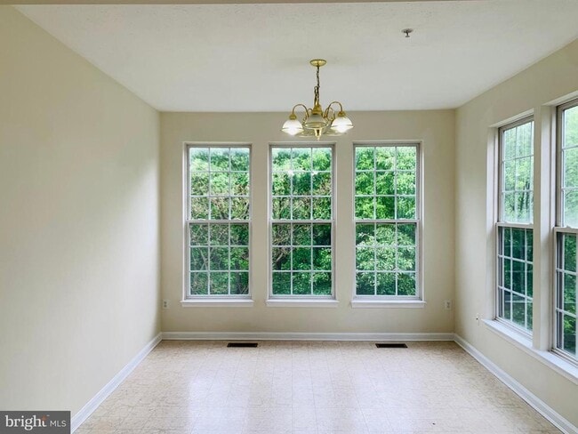 Photo - 1481 Pangbourne Way