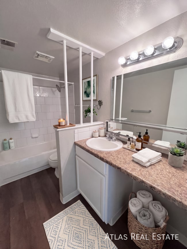 Photo - 1017 Delaware Dr Unit 2