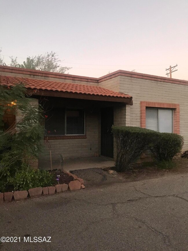 Building Photo - 3699 N Mountain Ave Unit 13
