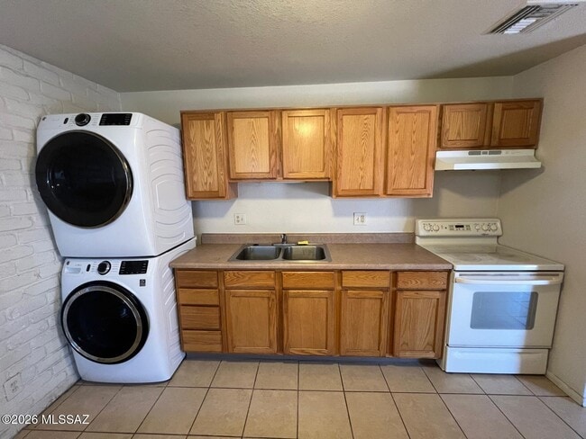 Photo - 425 E Delano St
